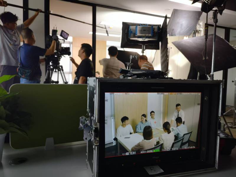 海城区TVC拍摄公司：科技产品视觉化大师，诠释未来感与功能美学