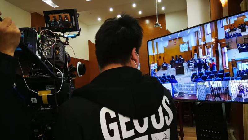 AI生成VS人工创意——海城区广告片拍摄公司的技术浪漫主义实践